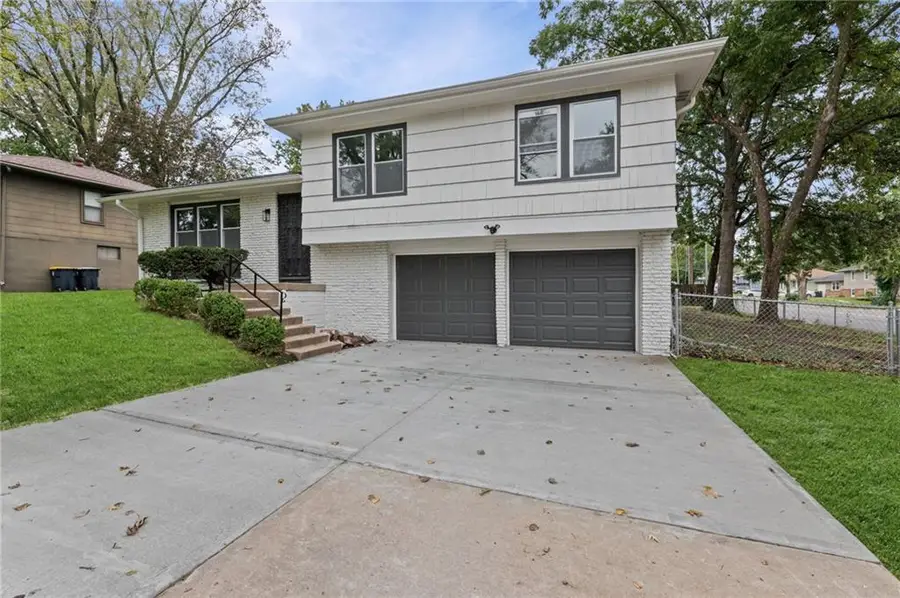 8108 E 92nd Terrace, Kansas City, MO 64138 - #2
