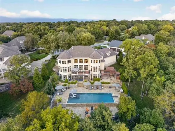 460 NW Riven Rock Circle, Lee's Summit, MO 64081