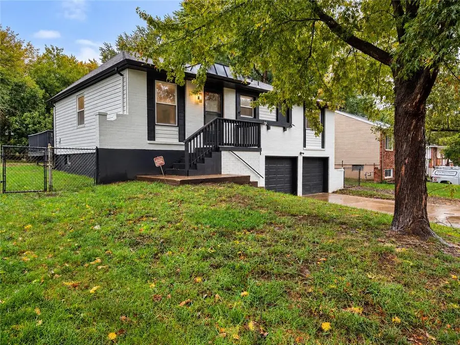 816 NW Oxford Drive, Blue Springs, MO 64015 - #3