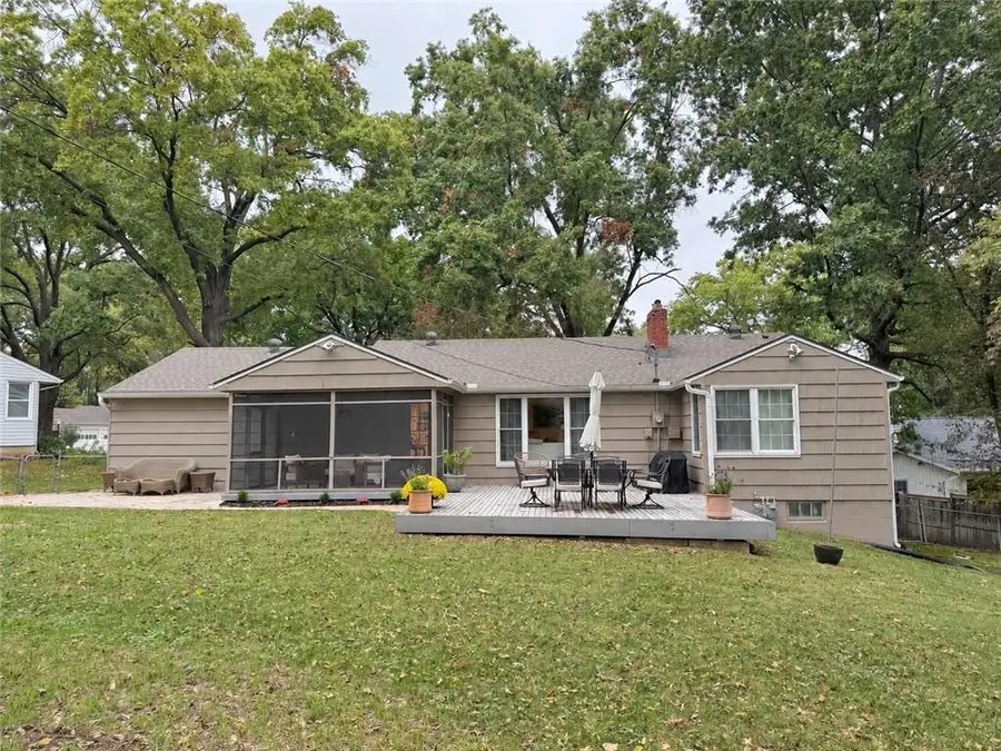 4717 W 77th Place, Prairie Village, KS 66208 - #2