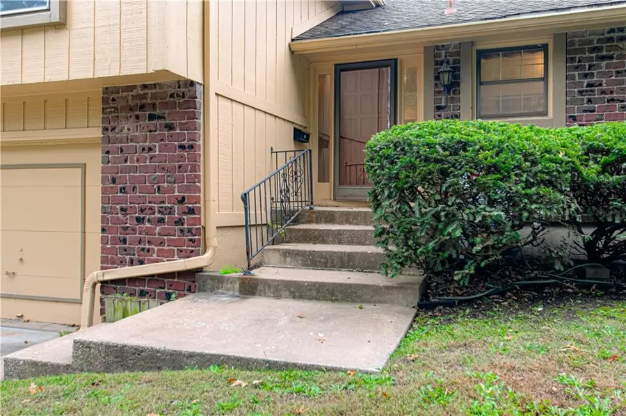9835 W 101st Street, Overland Park, KS 66212 - #2