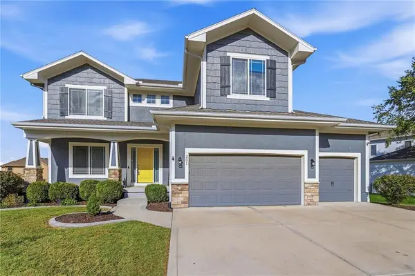 201 SW Lake Side Drive, Blue Springs, MO 64064
