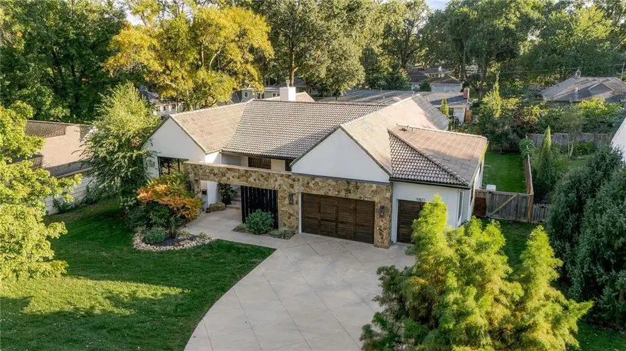 4807 W 64th Street, Prairie Village, KS 66208 - #2