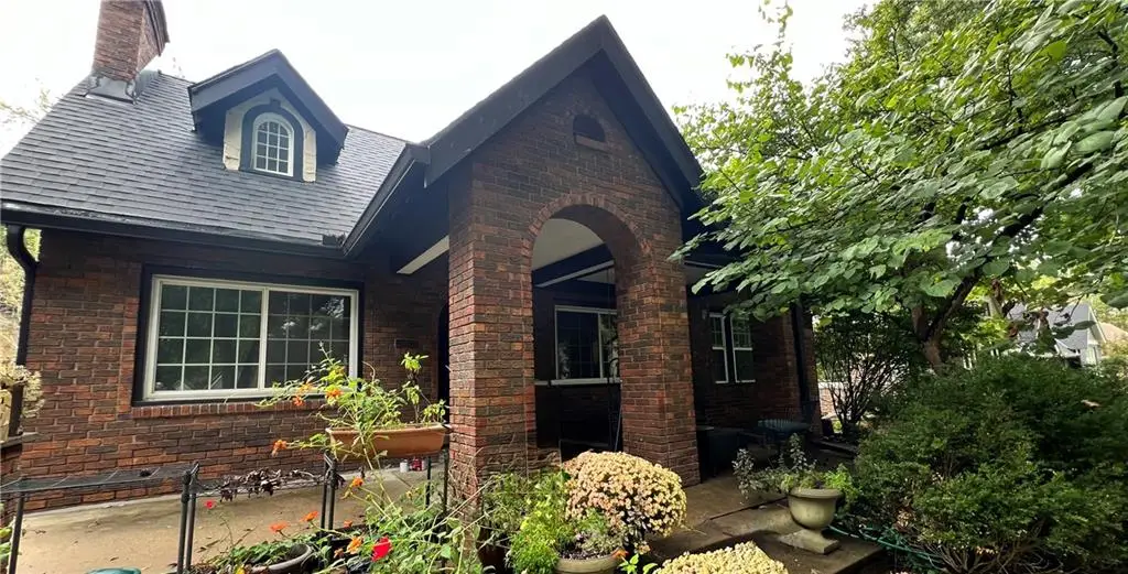 211 E 66th Street, Kansas City, MO 64113 - #1