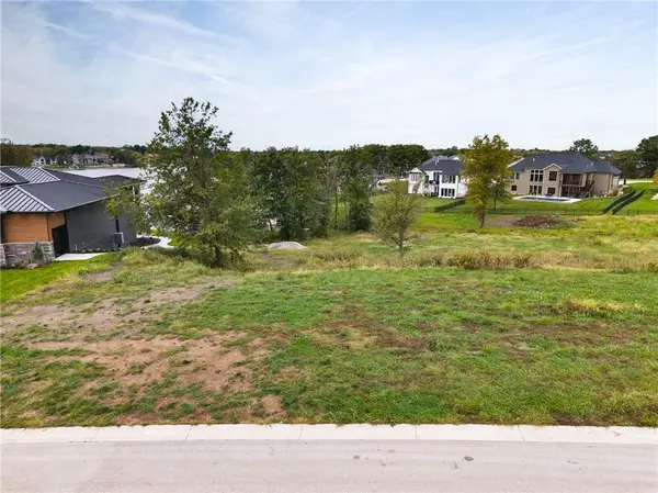 18 Tomahawk Circle, Lee's Summit, MO 64081