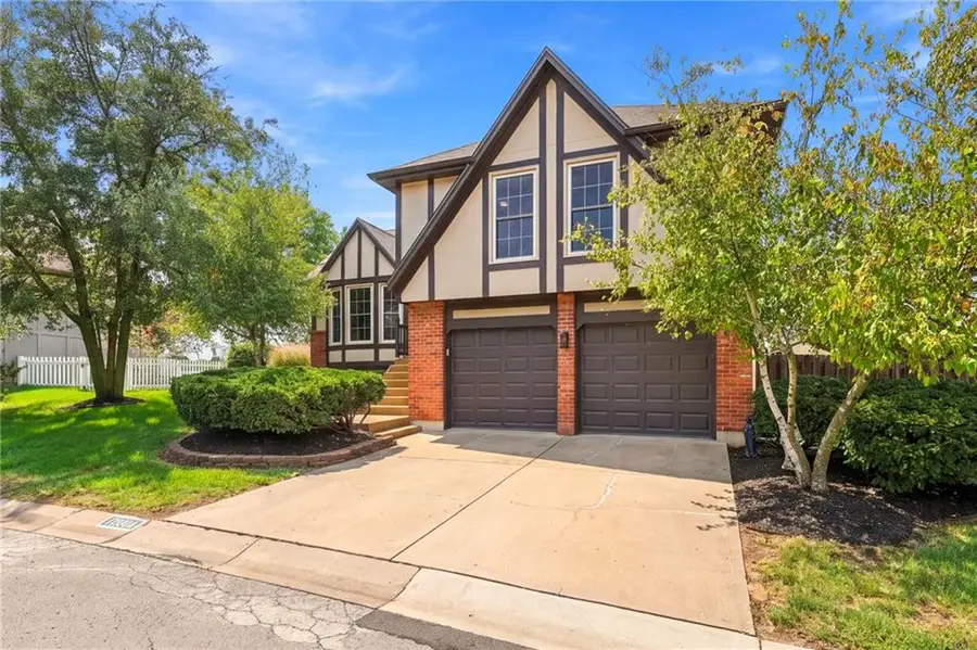 12604 Fountain Lake Drive, Grandview, MO 64030 - #2