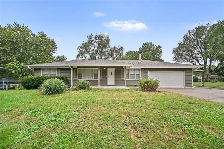 10710 N Grand Avenue, Kansas City, MO 64155 - #2