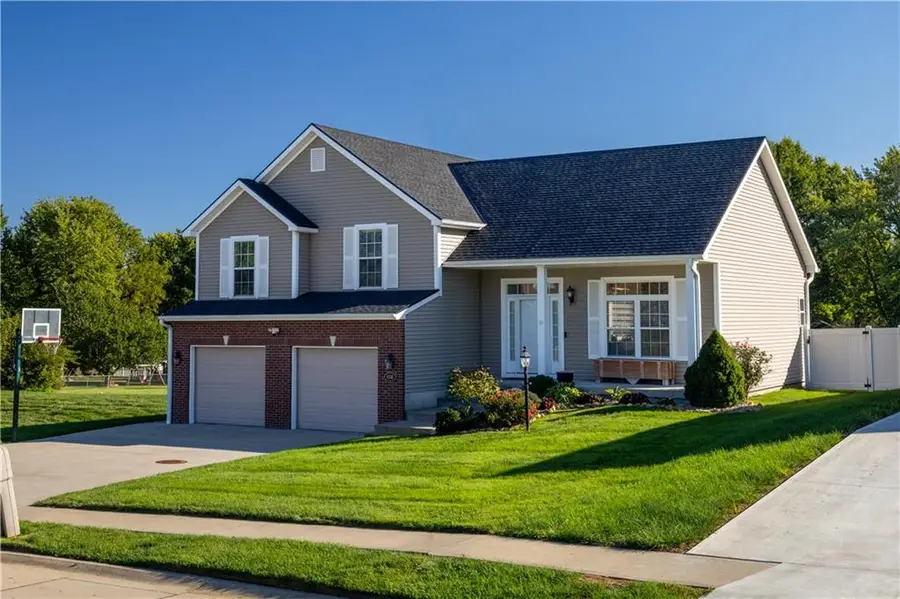 4516 Wilshire Drive, Saint Joseph, MO 64506 - #2