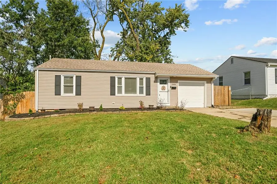 2404 NE 60th Street, Gladstone, MO 64118 - #2