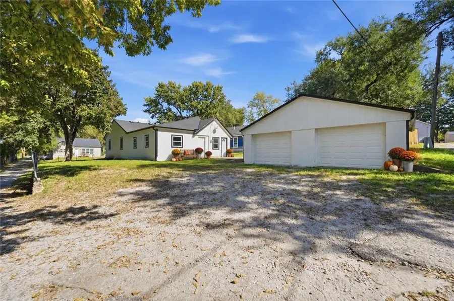 817 Pawnee Street, Leavenworth, KS 66048 - #2