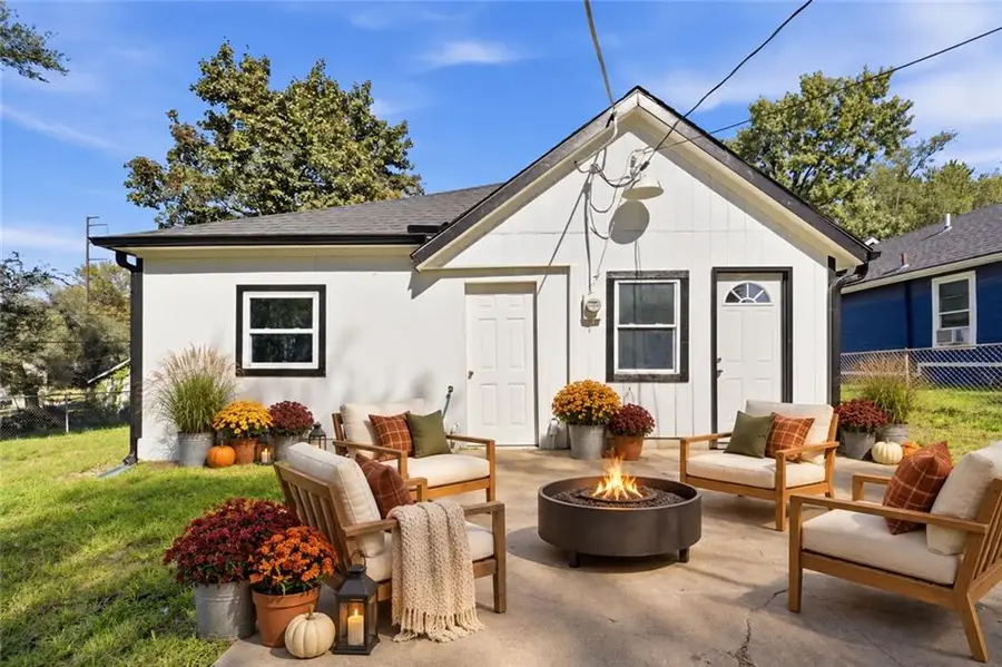 817 Pawnee Street, Leavenworth, KS 66048 - #3