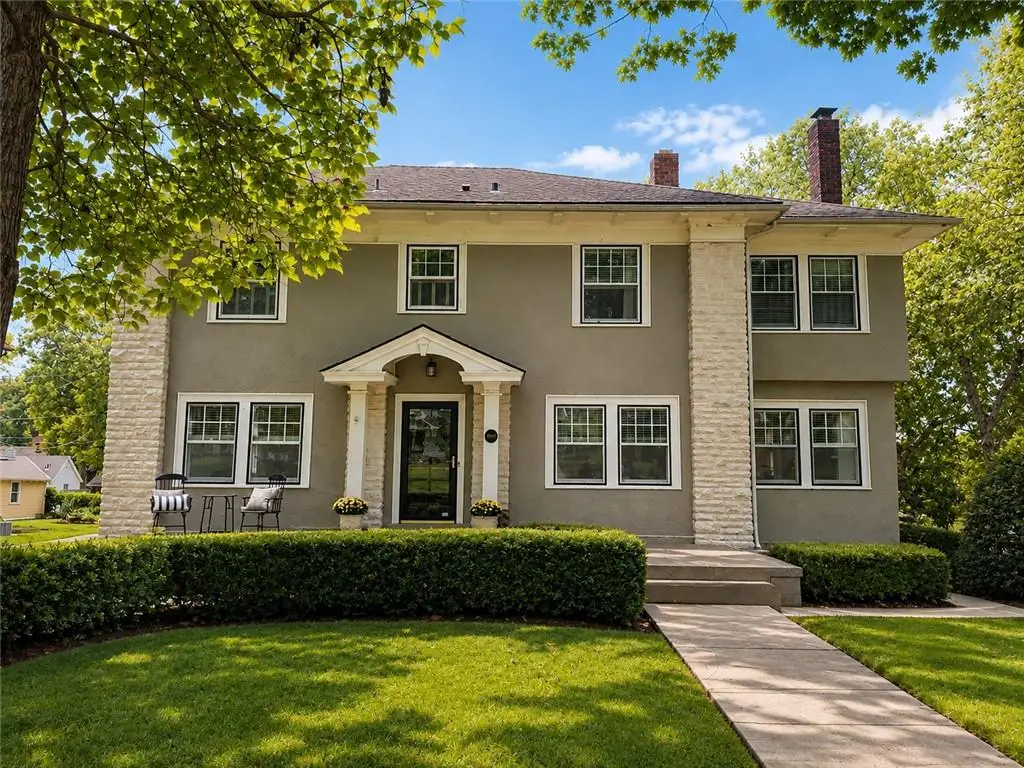 6039 Oak Street, Kansas City, MO 64113 - #1