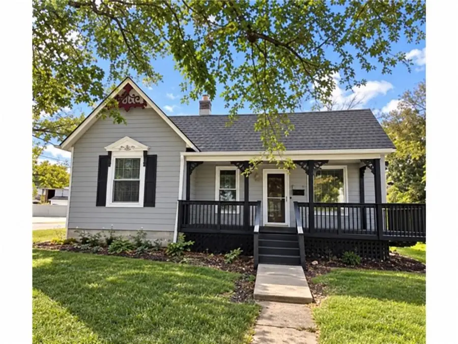 301 W Peoria Street, Paola, KS 66071 - #2