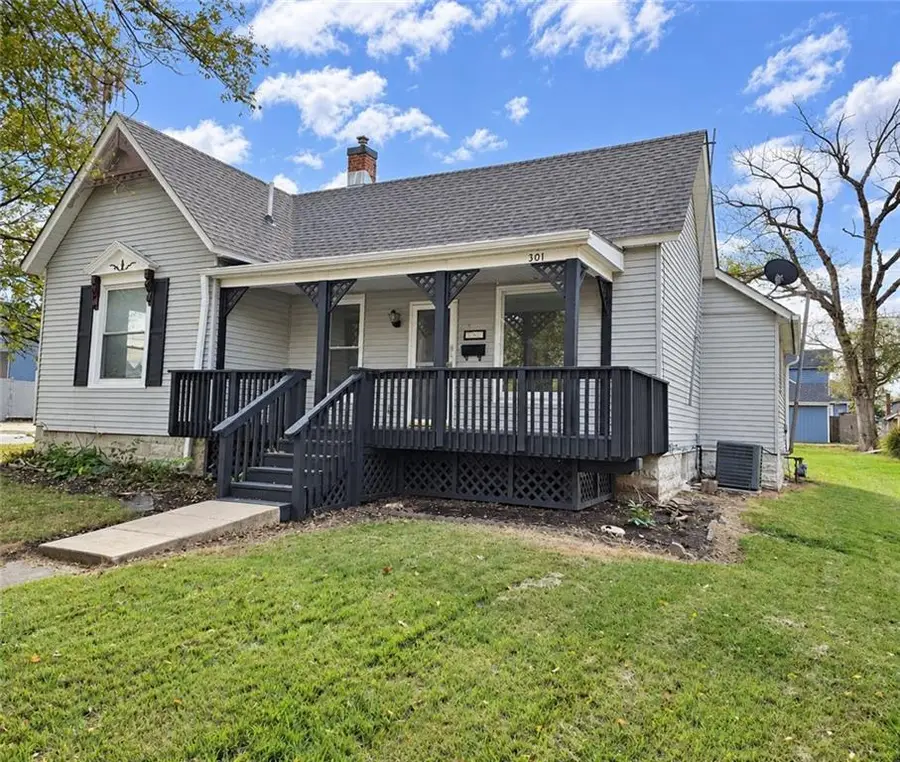 301 W Peoria Street, Paola, KS 66071 - #3