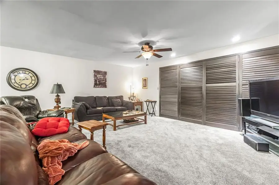 4511 Headwood Drive #10, Kansas City, MO 64111 - #2