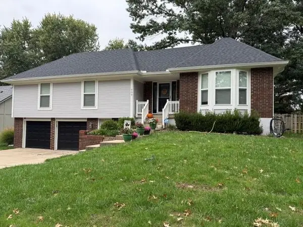 800 SW Savannah Drive, Lee's Summit, MO 64081