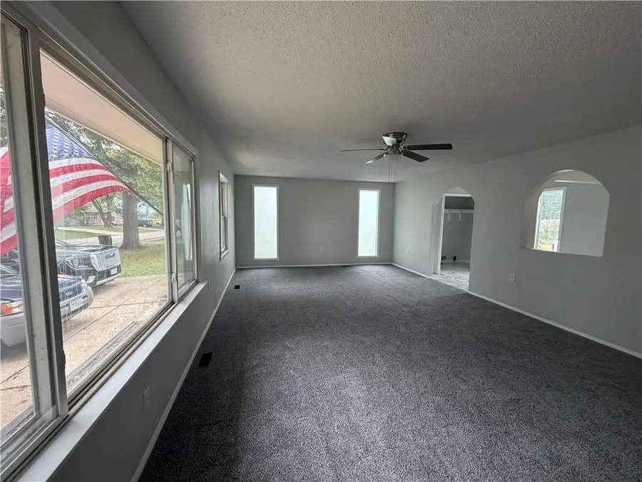 1305 Farview Drive, Independence, MO 64056 - #3