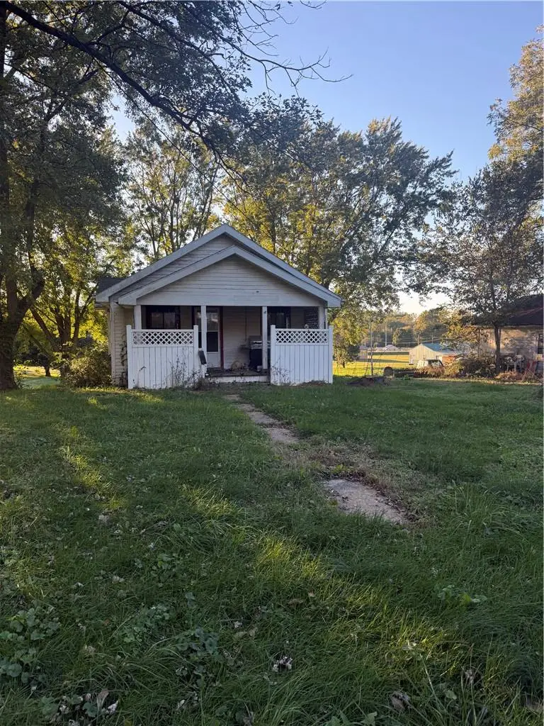 8400 Se King Hill Road, Saint Joseph, MO 64504 - #1