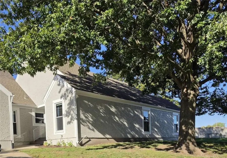 9704 N Locust Drive, Kansas City, MO 64155 - #2