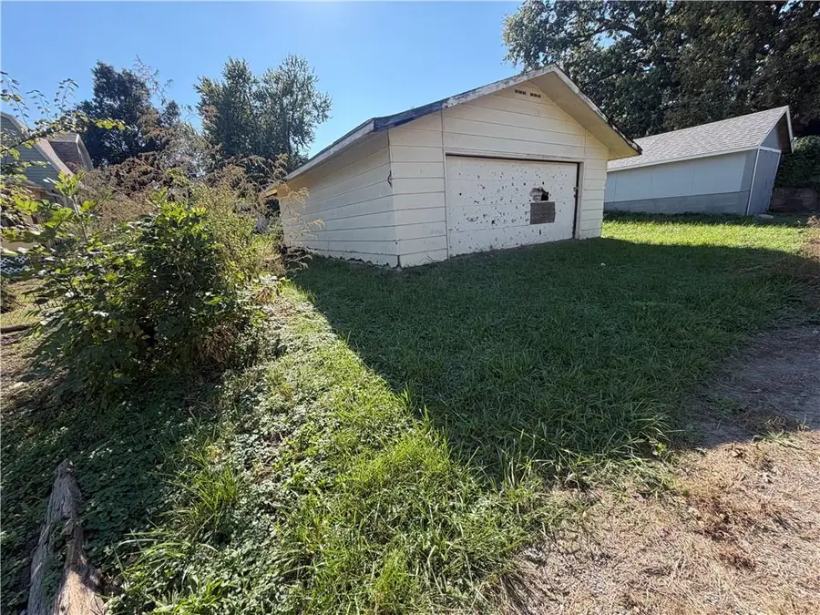 2831 Seneca Street, Saint Joseph, MO 64507 - #3