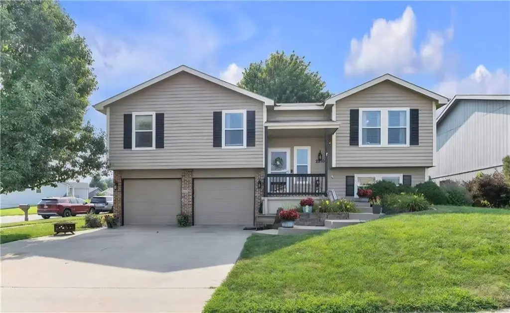 2210 Meadow Trail, Saint Joseph, MO 64503 - #1