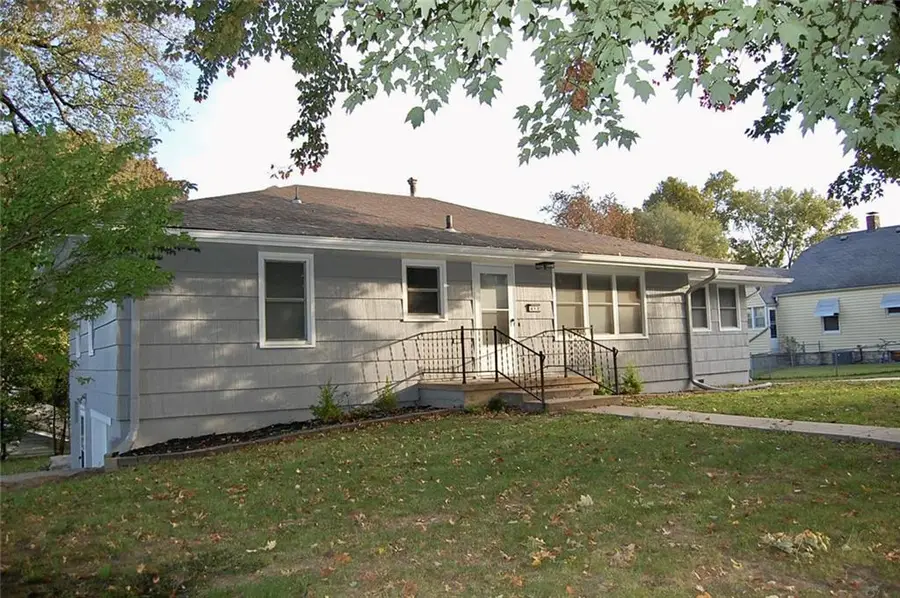 412 Logan Street, Leavenworth, KS 66048 - #3
