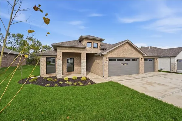18420 W 195th Street, Spring Hill, KS 66083