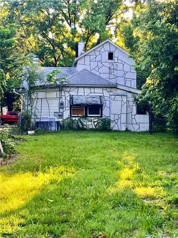 1327 S Kentucky Avenue, Joplin, MO 64801 - #3