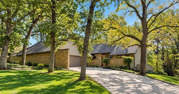 510 E Terrace Trail Street, Lake Quivira, KS 66217