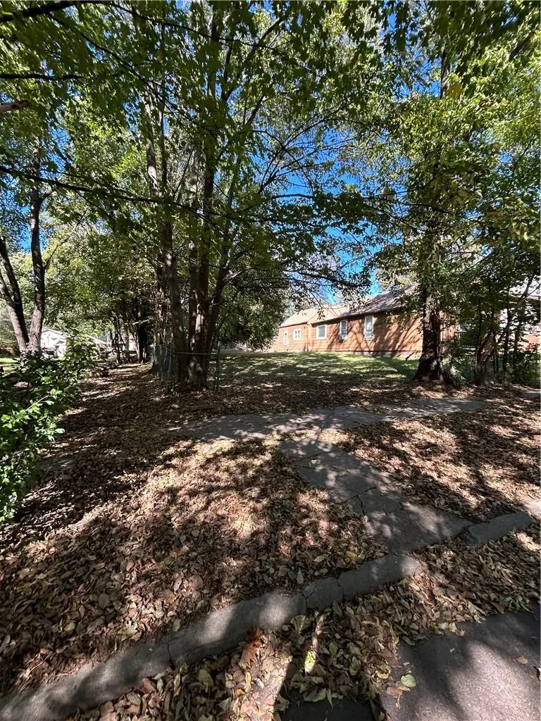 521 & 525 Dakota Street, Leavenworth, KS 66048 - #2