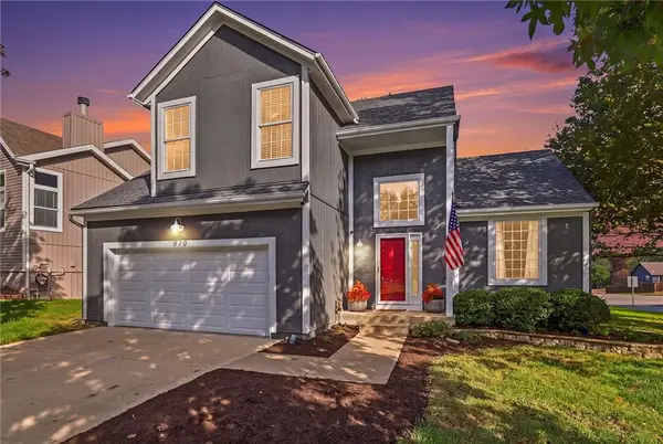910 W Elizabeth Street, Olathe, KS 66061