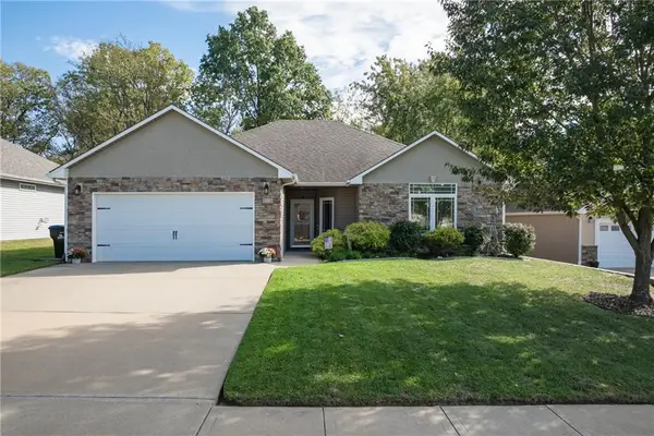 609 Oakmont Drive, Warrensburg, MO 64093