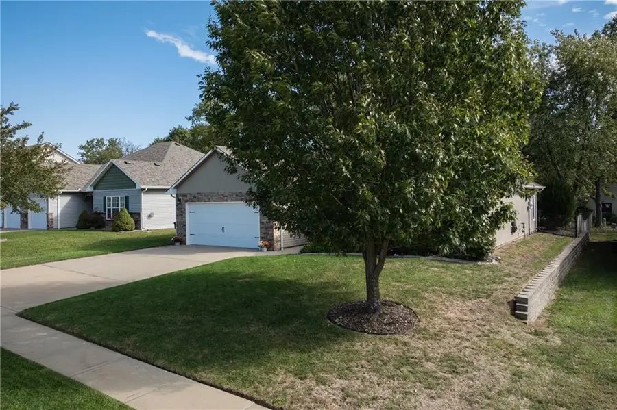 609 Oakmont Drive, Warrensburg, MO 64093 - #3