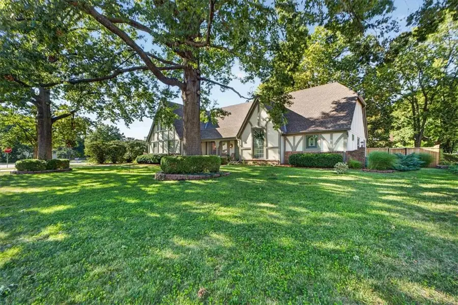 3516 W 101st Terrace, Leawood, KS 66206 - #3