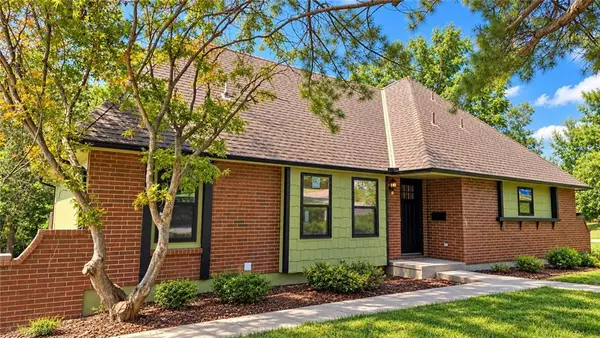 6916 Wildwood Drive, Raytown, MO 64133