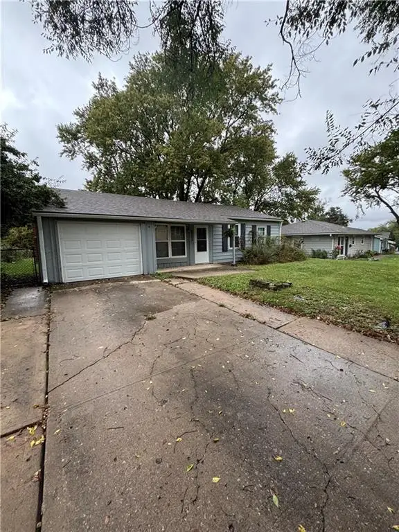 6002 E 152nd Street, Grandview, MO 64030 - #1