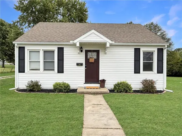 2001 N Lipper Street, Higginsville, MO 64037