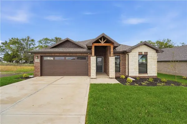 18450 W 195th Street, Spring Hill, KS 66083