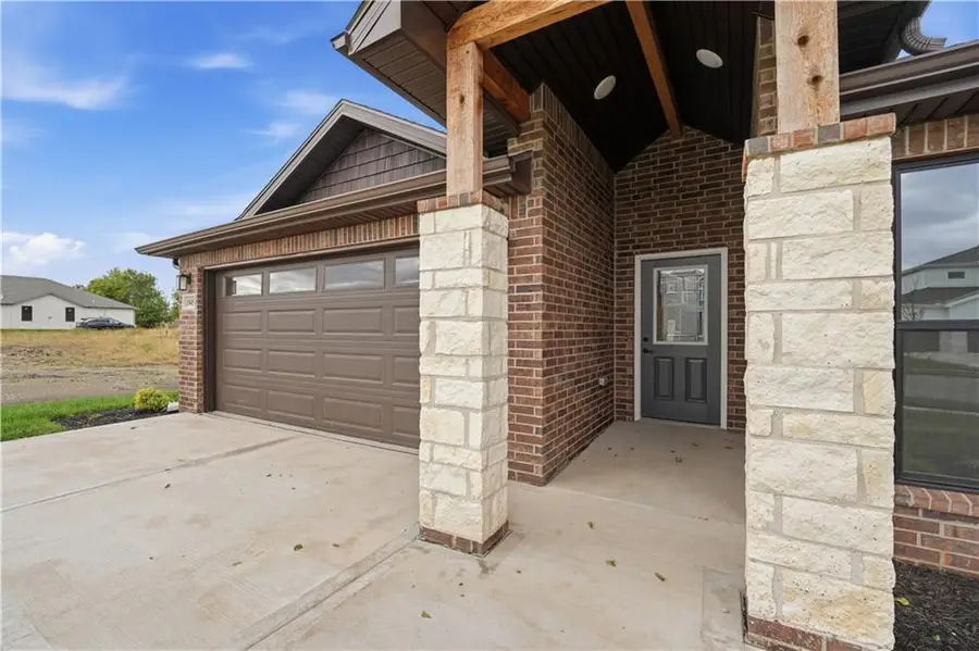 18450 W 195th Street, Spring Hill, KS 66083 - #2