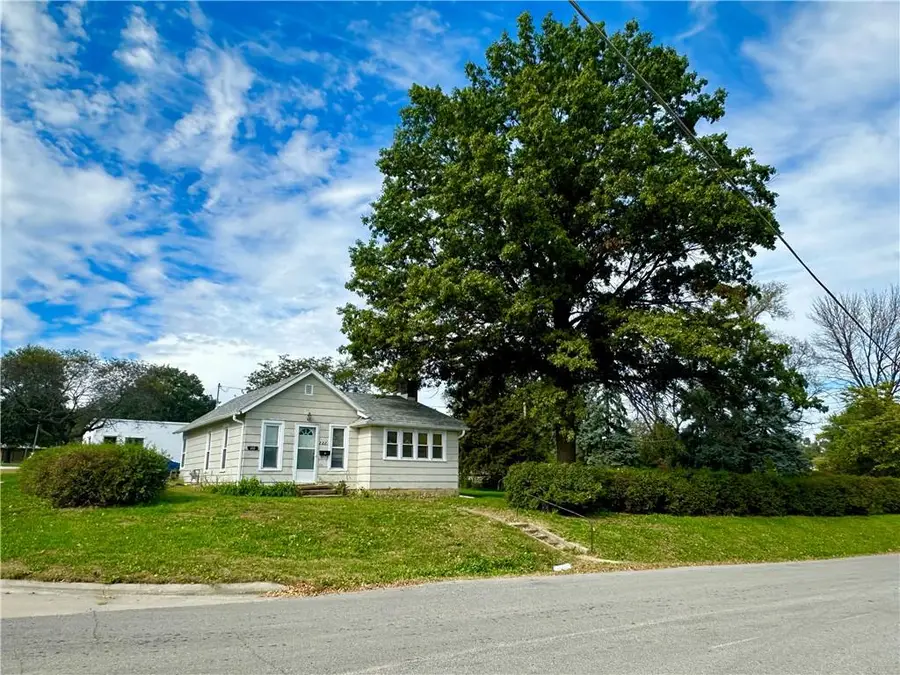 222 S Newton Street, Maryville, MO 64468 - #3