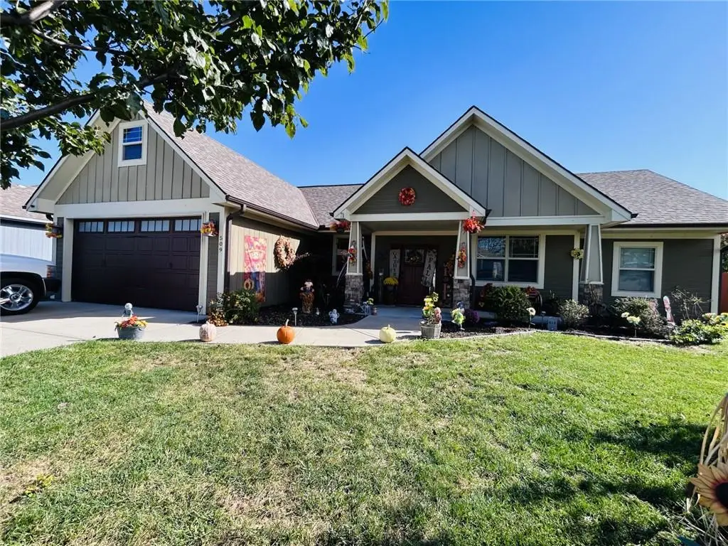 509 SW Russell Street Sw, Oak Grove, MO 64075 - #1