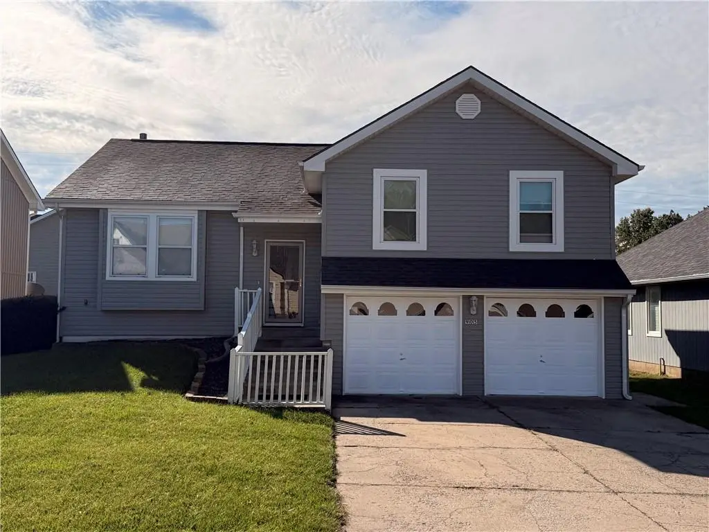 905 Village Street, Leavenworth, KS 66048 - #1
