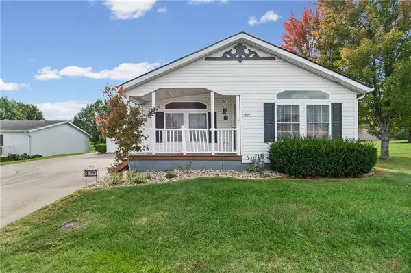 921 NE White Oaks Lane, Oak Grove, MO 64075