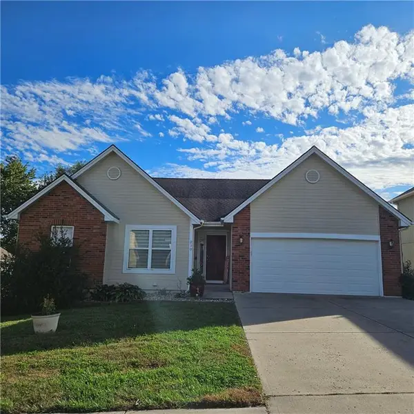 210 Porter Drive, Smithville, MO 64089