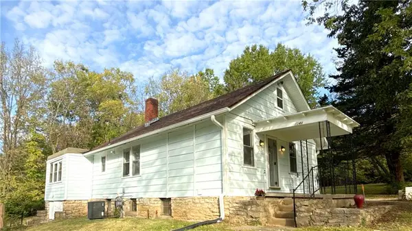 7344 Monroe Avenue, Kansas City, MO 64132