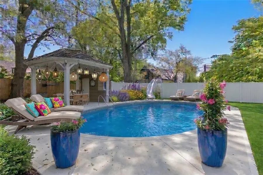 639 W 55 Street, Kansas City, MO 64113 - #2