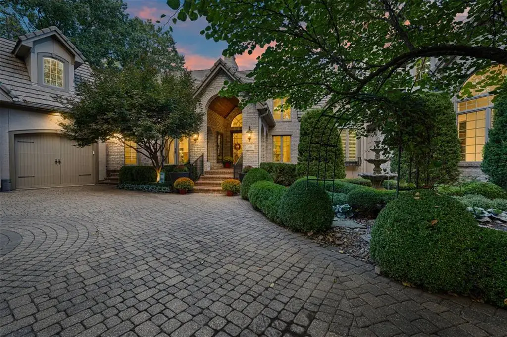 60 E Dundee Circle, Loch Lloyd, MO 64012 - #1