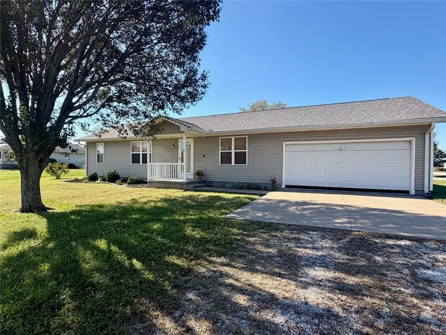 1004 S 15th Street, Burlington, KS 66839 - #2