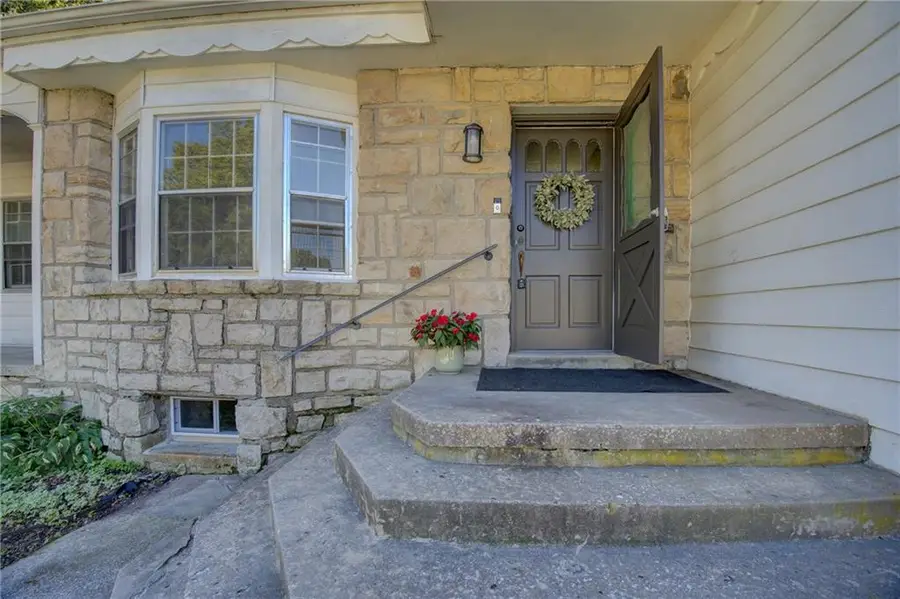 207 SW 3rd Street, Lees Summit, MO 64063 - #2
