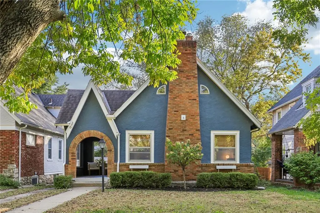 611 E 62nd Street, Kansas City, MO 64110 - #1